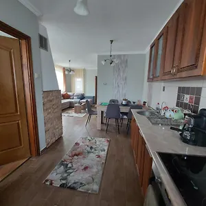  Apartman Akácvirág Airport